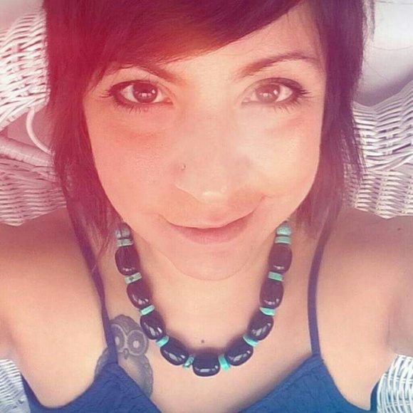 Meet your Posher, Jenny - Picture 2 of 4